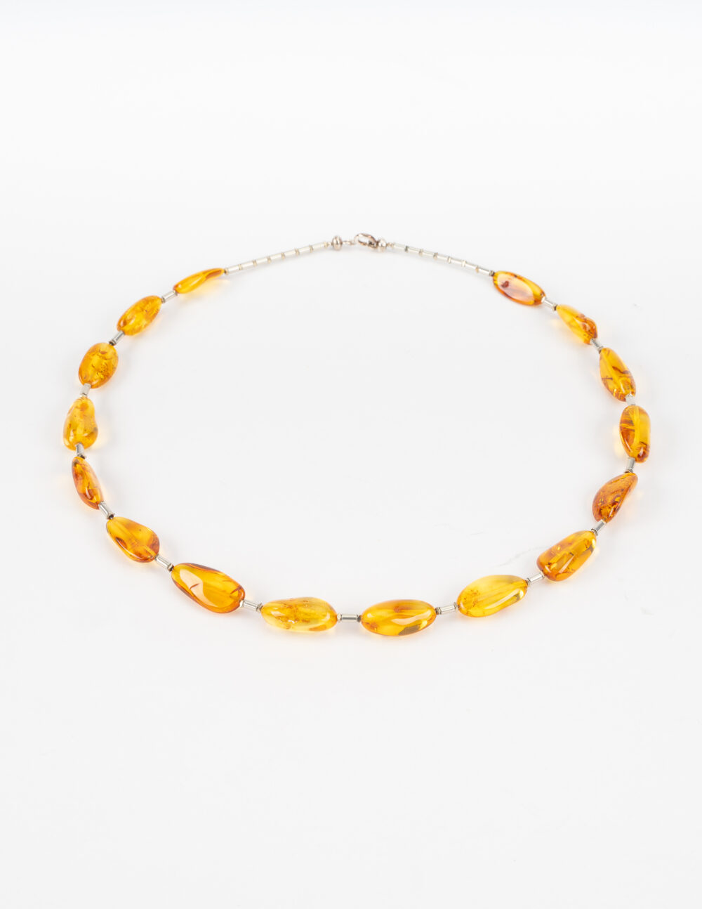Bursztynowy naszyjnik z hematytem