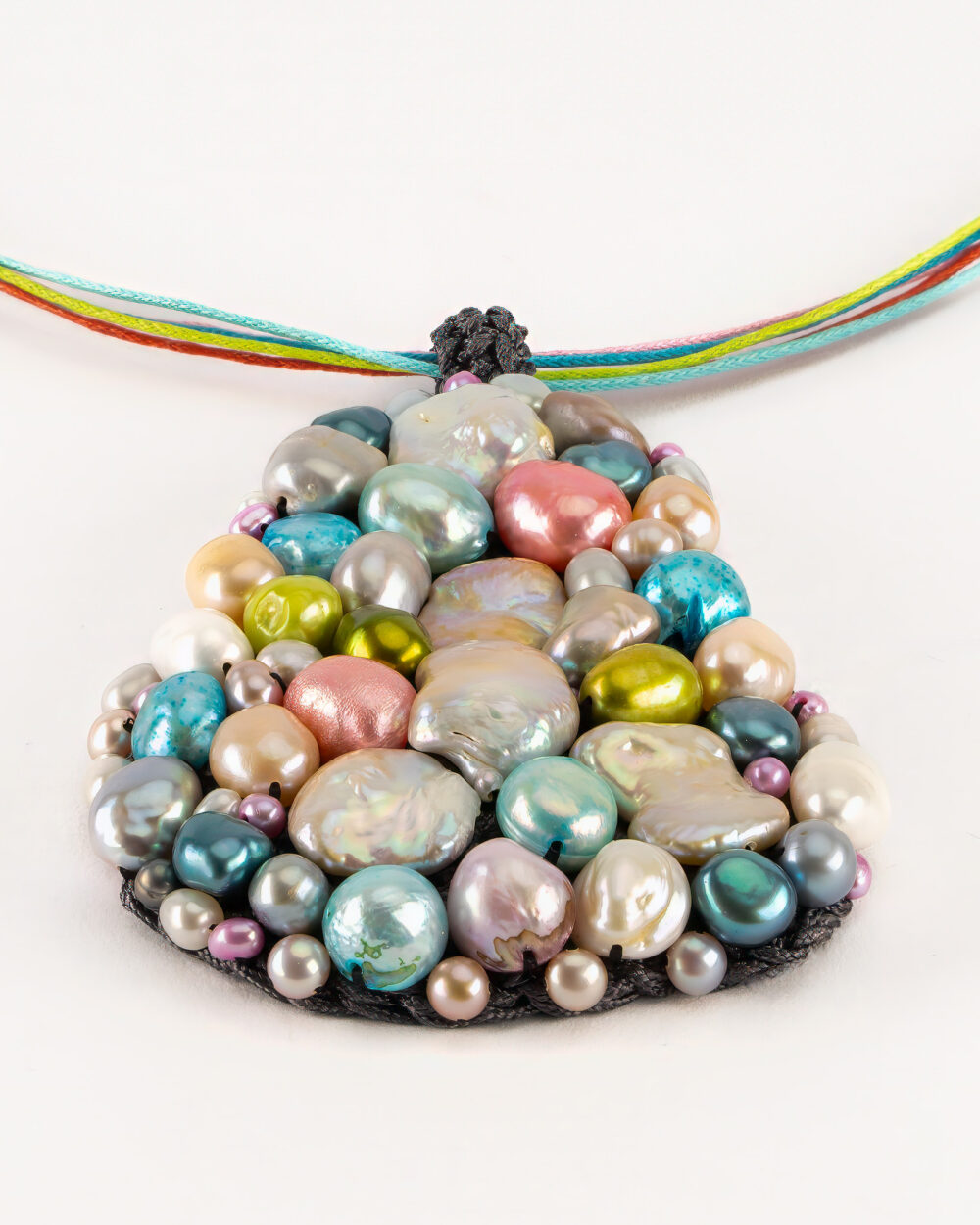 Naszyjnik z naturalnej masy perłowej