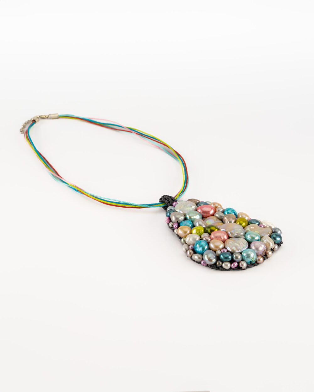 Naszyjnik z naturalnej masy perłowej