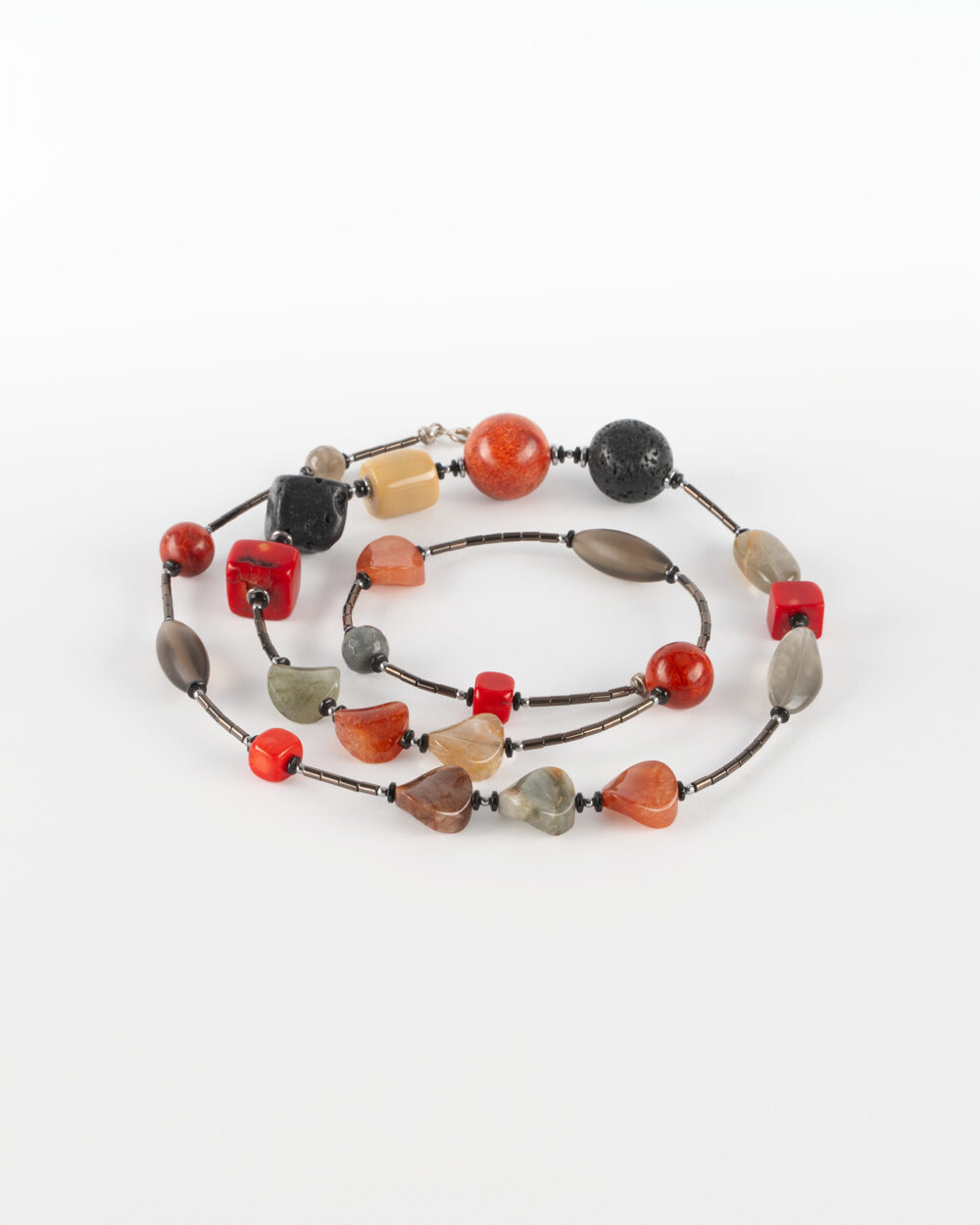 Korale srebrne z kamieniami naturalnymi