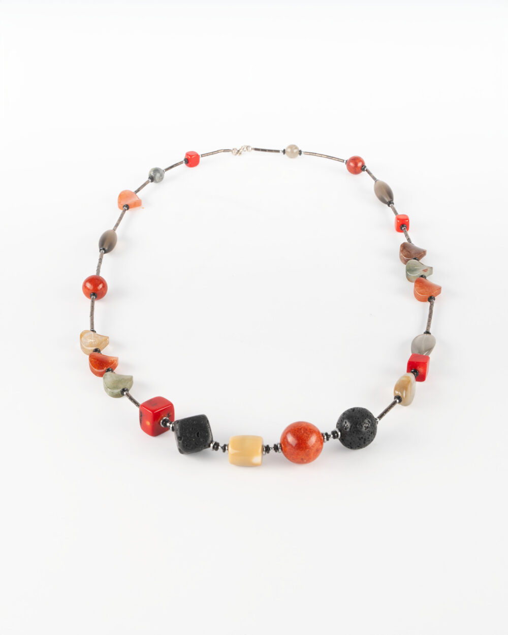 Korale srebrne z kamieniami naturalnymi