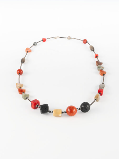 Korale srebrne z kamieniami naturalnymi