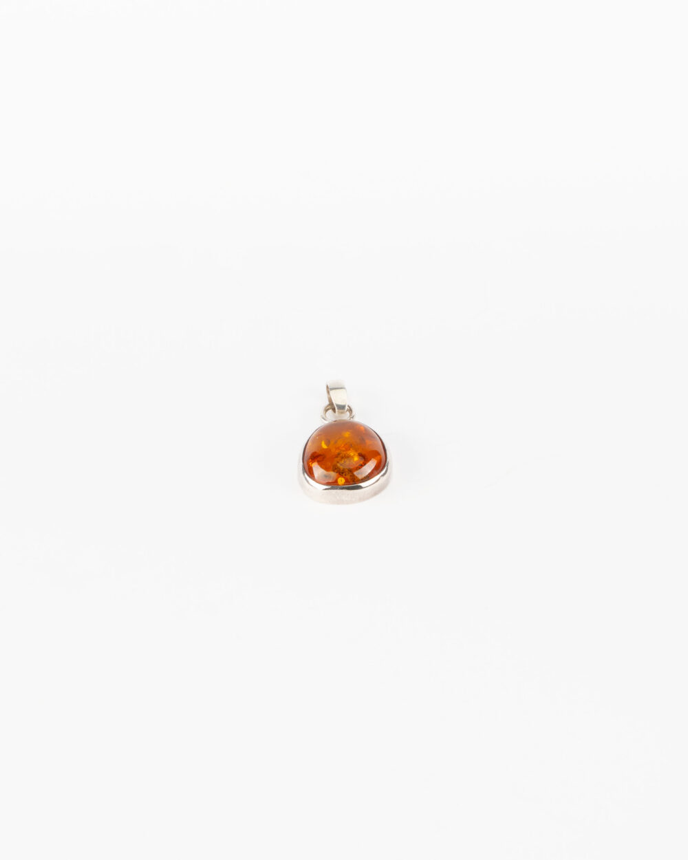 Wisiorek z bursztynem