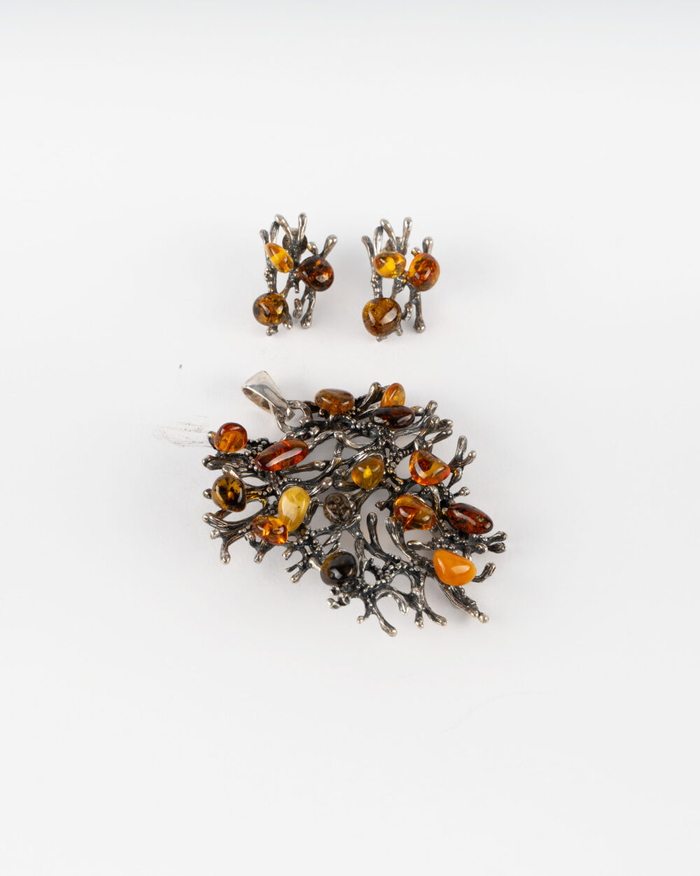 Komplet artystycznej biżuterii srebrnej z bursztynami