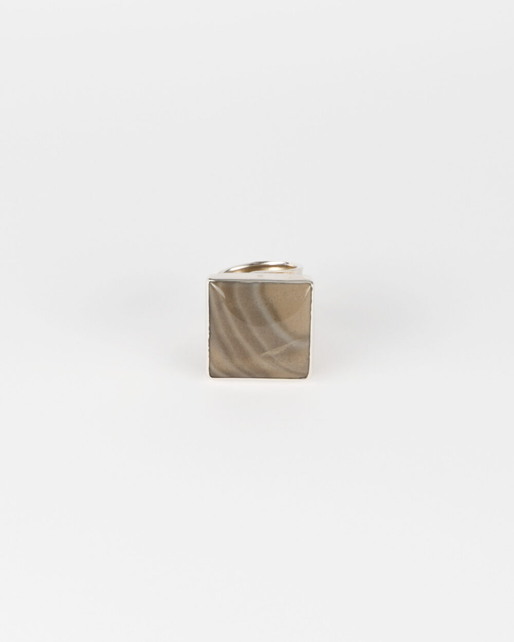 7R501848-Edit Srebrny pierścionek z krzemieniem pasiastym