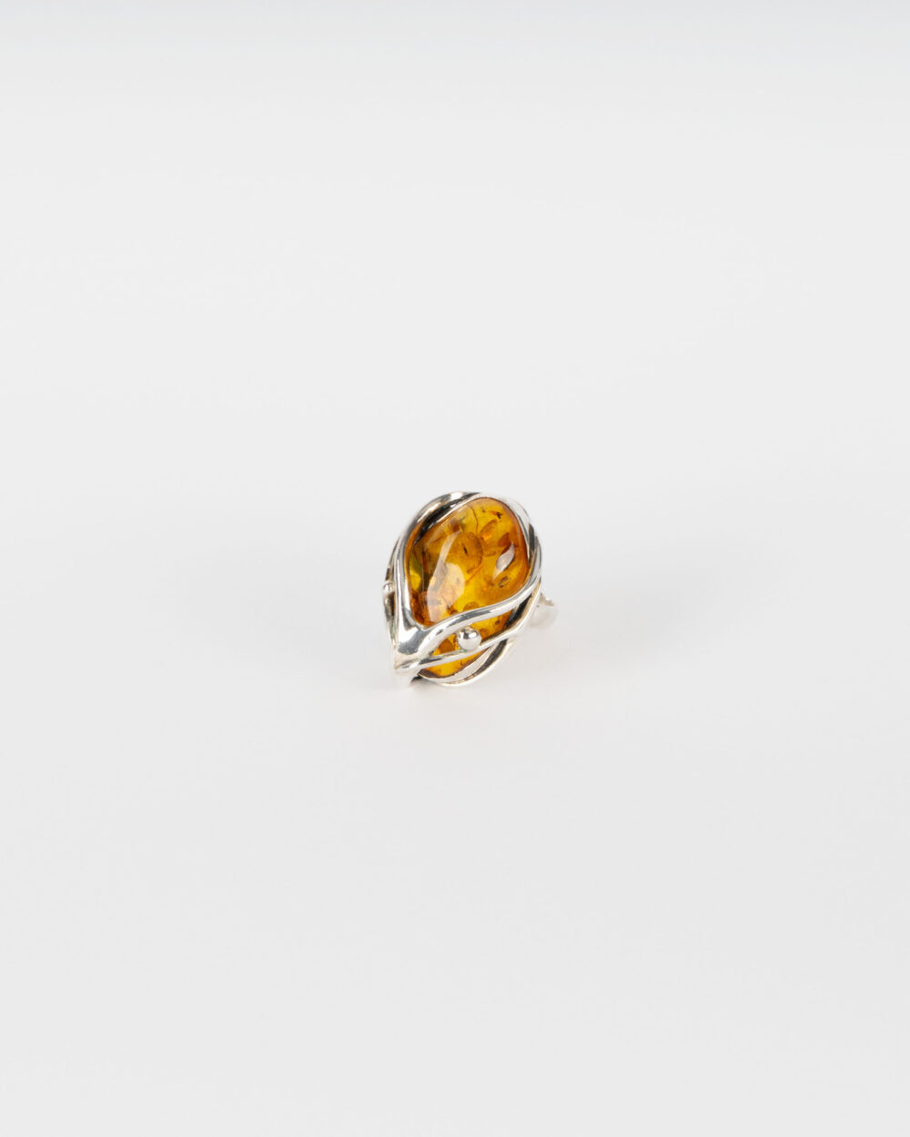 Pierścionek srebrny z pięknym bursztynem